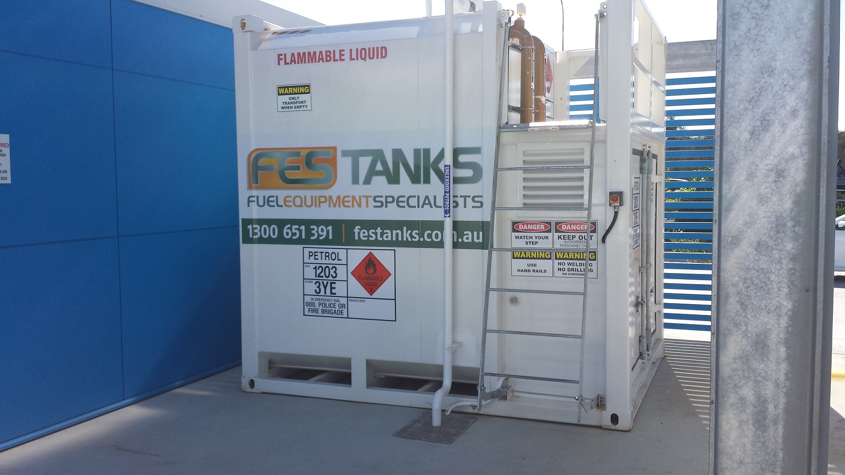 12,000 litre fuel storage tank installation. Thrifty Rentals, Brisbane Airport